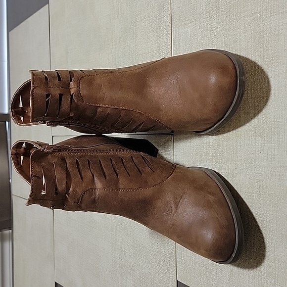 Arizona Oxford Booties - Picture 3 of 6